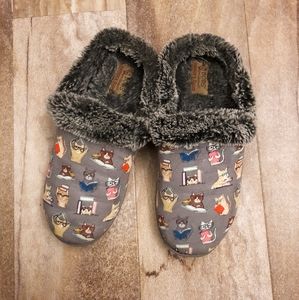 Bob's Reading Cats Fuzzy Slippers 7
